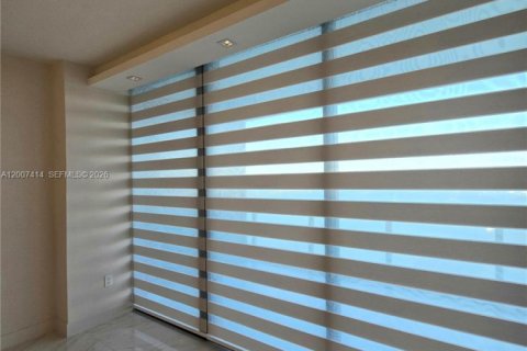 Condo in Miami, Florida, 1 bedroom № 2171552 - photo 19