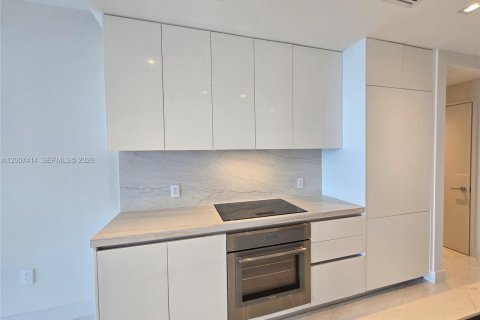 Condo in Miami, Florida, 1 bedroom № 2171552 - photo 13