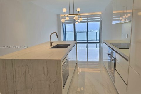Condo in Miami, Florida, 1 bedroom № 2171552 - photo 11