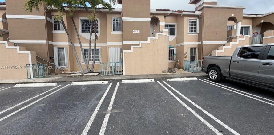 Apartment in Miami, Florida 2 bedrooms, 88.26 sq.m. № 2040430