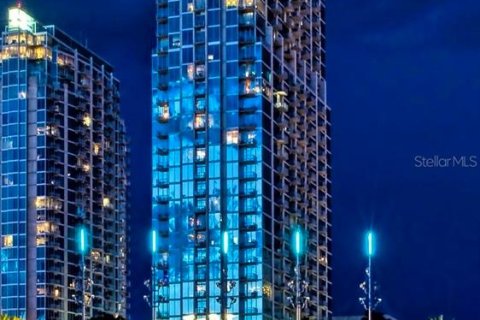Condo in Tampa, Florida, 1 bedroom  № 1824719 - photo 1