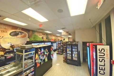 Propiedad comercial en venta en Miami, Florida № 2153777 - foto 15