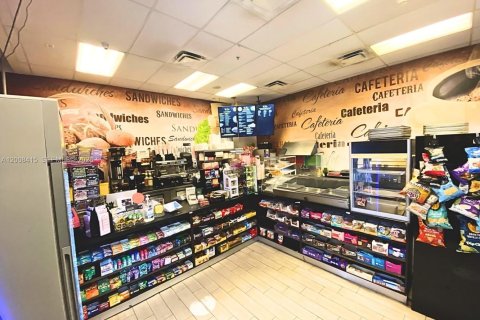 Propiedad comercial en venta en Miami, Florida № 2153777 - foto 13