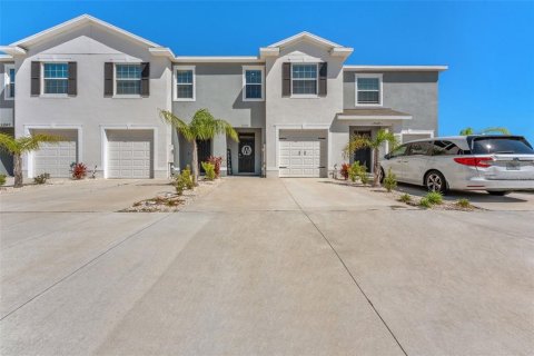 Townhouse in Wesley Chapel, Florida 3 bedrooms, 155.43 sq.m. № 1637377 - photo 1