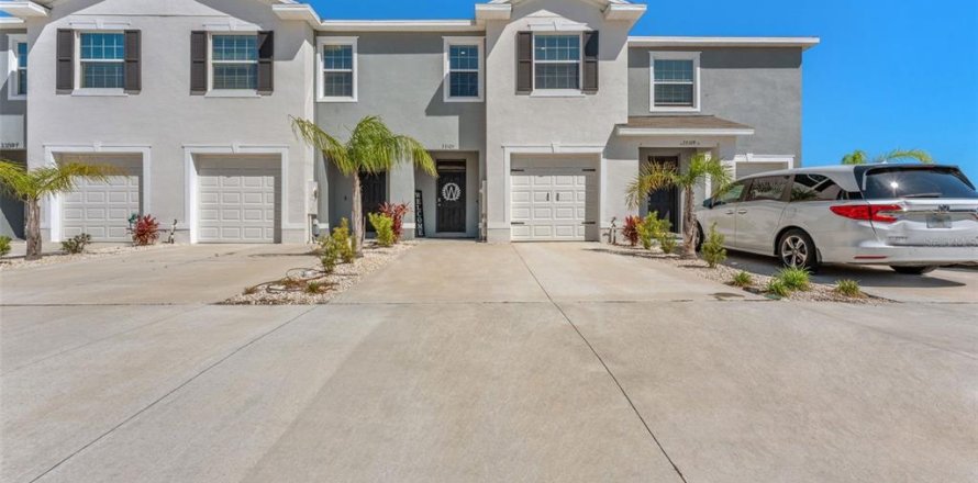 Townhouse in Wesley Chapel, Florida 3 bedrooms, 155.43 sq.m. № 1637377