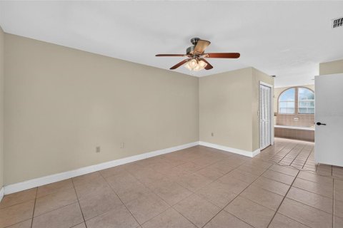 House in Lakeland, Florida 4 bedrooms, 274.06 sq.m. № 2156628 - photo 14