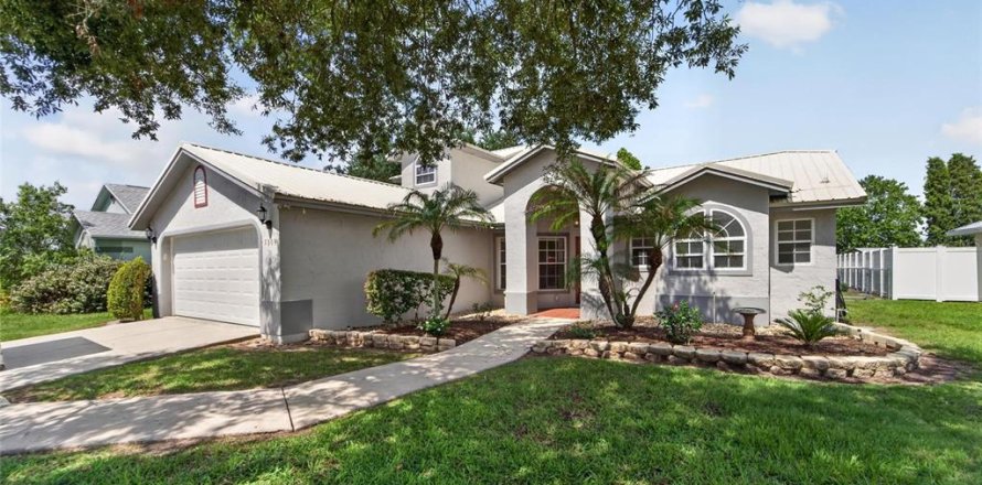 House in Lakeland, Florida 4 bedrooms, 274.06 sq.m. № 2156628