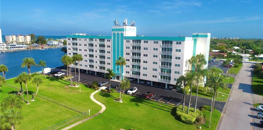 Condominio en Largo, Florida, 2 dormitorios  № 2204949