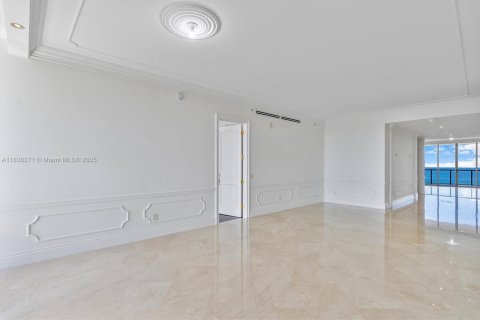 Copropriété à vendre à Bal Harbour, Floride: 3 chambres, 263.75 m2 № 1819943 - photo 11