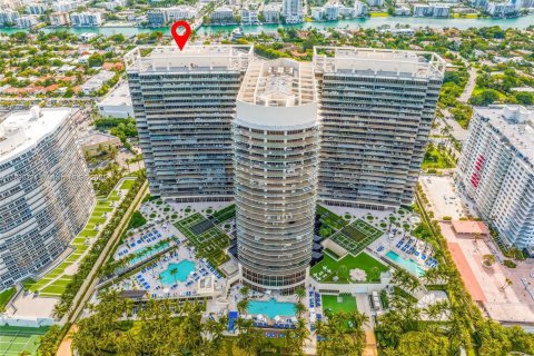 Condo in Bal Harbour, Florida, 3 bedrooms  № 1819943 - photo 2