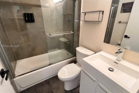 Снять в аренду таунхаус в Майами, Флорида 3 спальни, 121.42м2, № 2080627 - фото 6