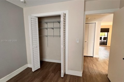 Снять в аренду таунхаус в Майами, Флорида 3 спальни, 121.42м2, № 2080627 - фото 9
