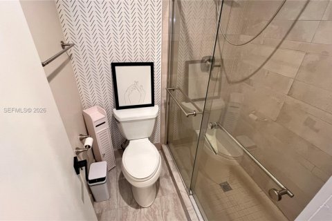 Снять в аренду таунхаус в Майами, Флорида 3 спальни, 121.42м2, № 2080627 - фото 26