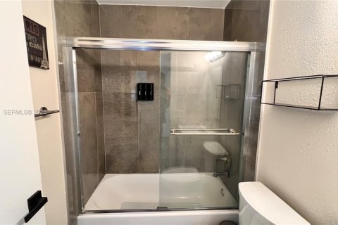 Снять в аренду таунхаус в Майами, Флорида 3 спальни, 121.42м2, № 2080627 - фото 7