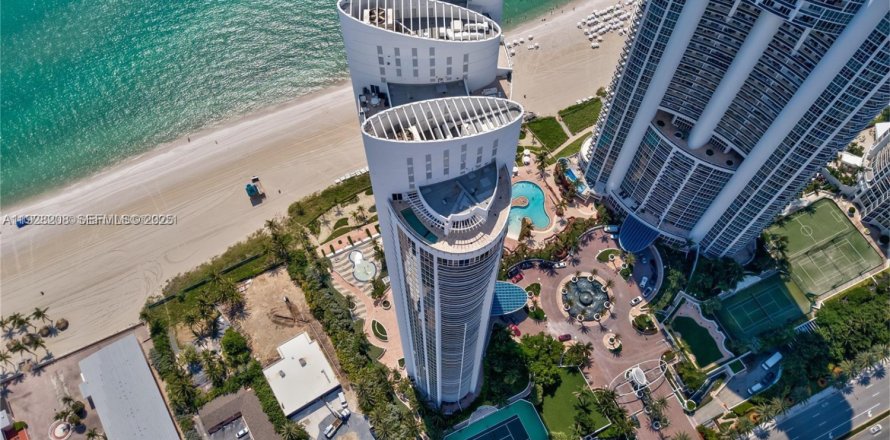 Кондоминиум с 1 спальней в Санни-Айлс-Бич, Флорида № 1988302