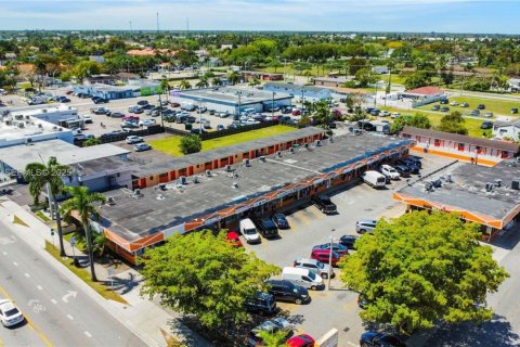 Commercial property in Homestead, Florida № 1976644 - photo 7