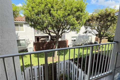 Condominio en alquiler en Doral, Florida, 3 dormitorios, 104.05 m2 № 1981071 - foto 17