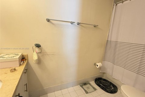 Condominio en alquiler en Doral, Florida, 3 dormitorios, 104.05 m2 № 1981071 - foto 12