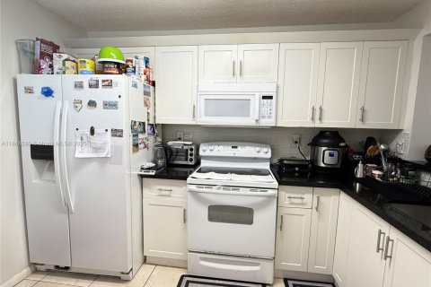 Condominio en alquiler en Doral, Florida, 3 dormitorios, 104.05 m2 № 1981071 - foto 7