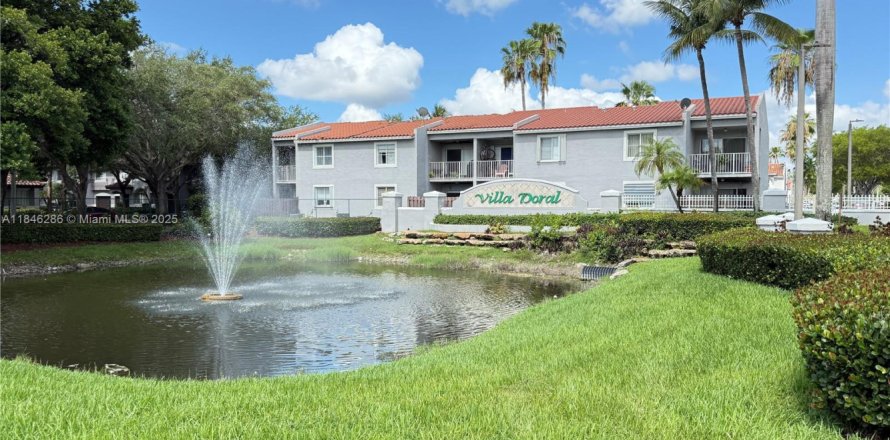 Condominio en Doral, Florida, 3 dormitorios  № 1981071