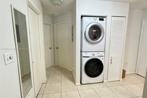 Condominio en alquiler en Doral, Florida, 3 dormitorios, 104.05 m2 № 1981071 - foto 13