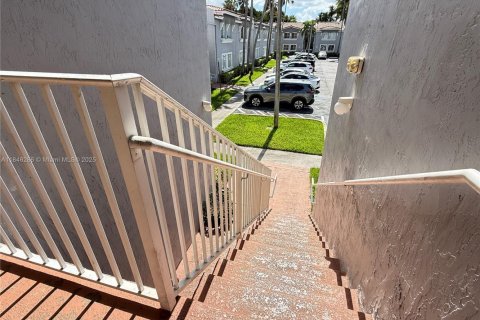 Condominio en alquiler en Doral, Florida, 3 dormitorios, 104.05 m2 № 1981071 - foto 6