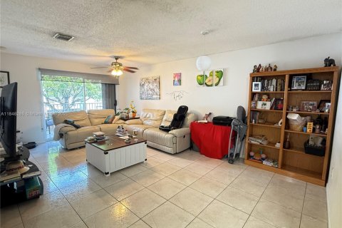 Condominio en alquiler en Doral, Florida, 3 dormitorios, 104.05 m2 № 1981071 - foto 9