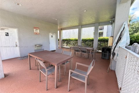 Condominio en alquiler en Doral, Florida, 3 dormitorios, 104.05 m2 № 1981071 - foto 18