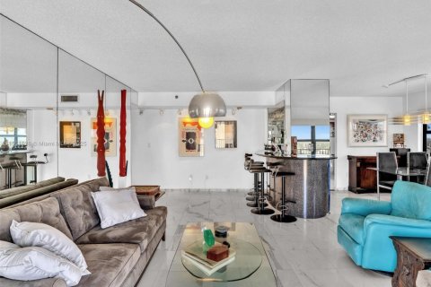 Copropriété à vendre à Hollywood, Floride: 2 chambres, 154.22 m2 № 1076176 - photo 11