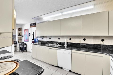 Copropriété à vendre à Hollywood, Floride: 2 chambres, 154.22 m2 № 1076176 - photo 26