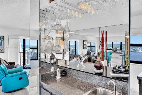 Copropriété à vendre à Hollywood, Floride: 2 chambres, 154.22 m2 № 1076176 - photo 19
