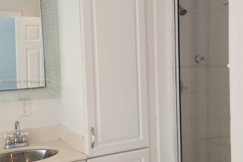 Townhouse in Lauderhill, Florida 3 bedrooms, 195.09 sq.m. № 2083955 - photo 7