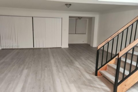 Townhouse in Lauderhill, Florida 3 bedrooms, 195.09 sq.m. № 2083955 - photo 2
