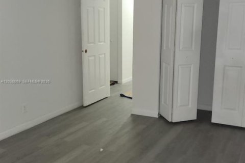 Townhouse in Lauderhill, Florida 3 bedrooms, 195.09 sq.m. № 2083955 - photo 11