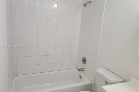 Townhouse in Lauderhill, Florida 3 bedrooms, 195.09 sq.m. № 2083955 - photo 10