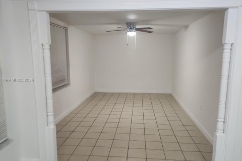 Townhouse in Lauderhill, Florida 3 bedrooms, 195.09 sq.m. № 2083955 - photo 9