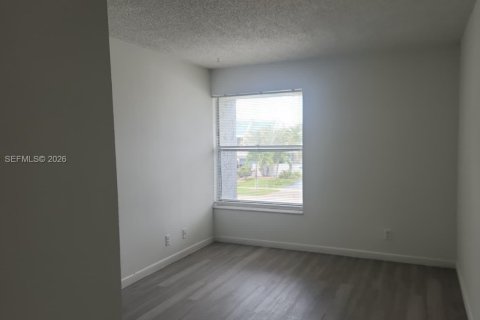 Townhouse in Lauderhill, Florida 3 bedrooms, 195.09 sq.m. № 2083955 - photo 6