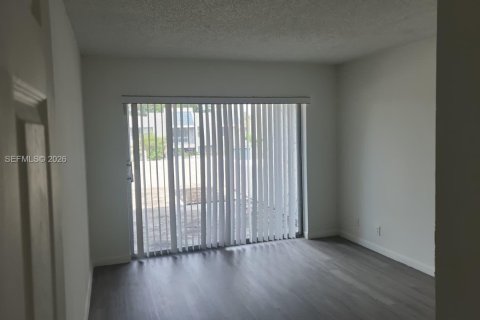 Townhouse in Lauderhill, Florida 3 bedrooms, 195.09 sq.m. № 2083955 - photo 3