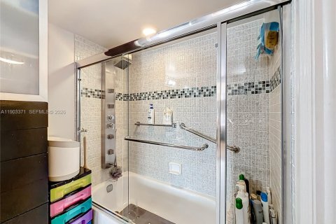 Condo in Sunny Isles Beach, Florida, 3 bedrooms  № 2081840 - photo 24