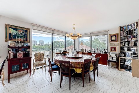 Condo in Sunny Isles Beach, Florida, 3 bedrooms  № 2081840 - photo 9