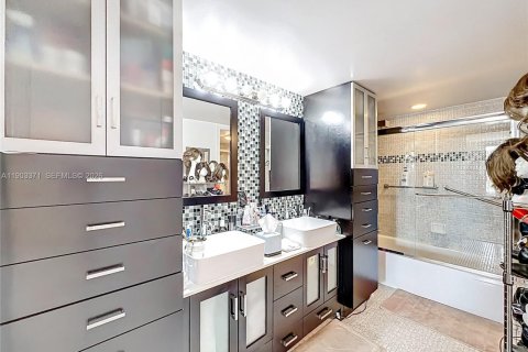Condo in Sunny Isles Beach, Florida, 3 bedrooms  № 2081840 - photo 23