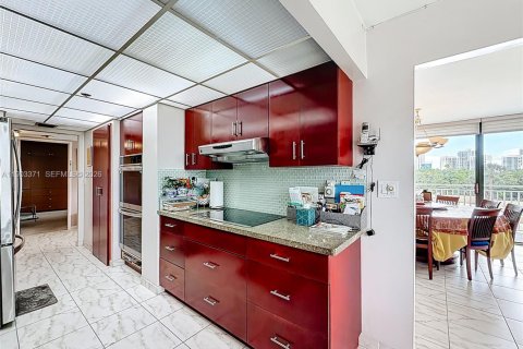 Condo in Sunny Isles Beach, Florida, 3 bedrooms  № 2081840 - photo 15