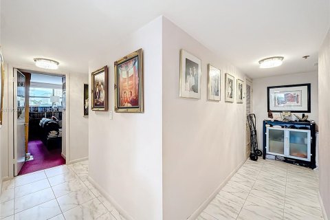 Condo in Sunny Isles Beach, Florida, 3 bedrooms  № 2081840 - photo 19