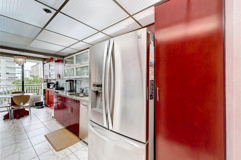 Condo in Sunny Isles Beach, Florida, 3 bedrooms  № 2081840 - photo 11
