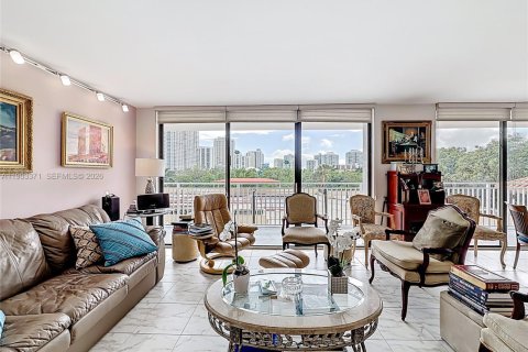 Condo in Sunny Isles Beach, Florida, 3 bedrooms  № 2081840 - photo 17