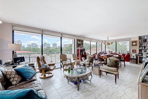 Condo in Sunny Isles Beach, Florida, 3 bedrooms  № 2081840 - photo 14