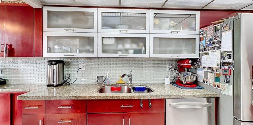 Condo in Sunny Isles Beach, Florida, 3 bedrooms  № 2081840