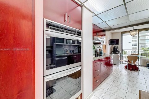Condo in Sunny Isles Beach, Florida, 3 bedrooms  № 2081840 - photo 10