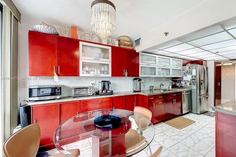 Condo in Sunny Isles Beach, Florida, 3 bedrooms  № 2081840 - photo 2