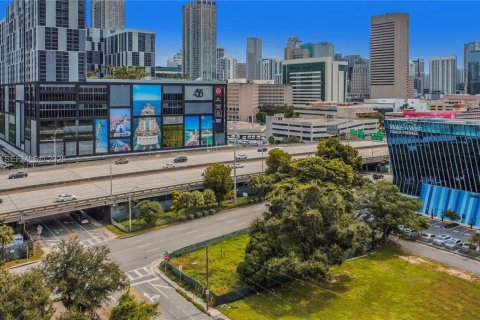 Immobilier commercial à vendre à Miami, Floride № 1985775 - photo 10